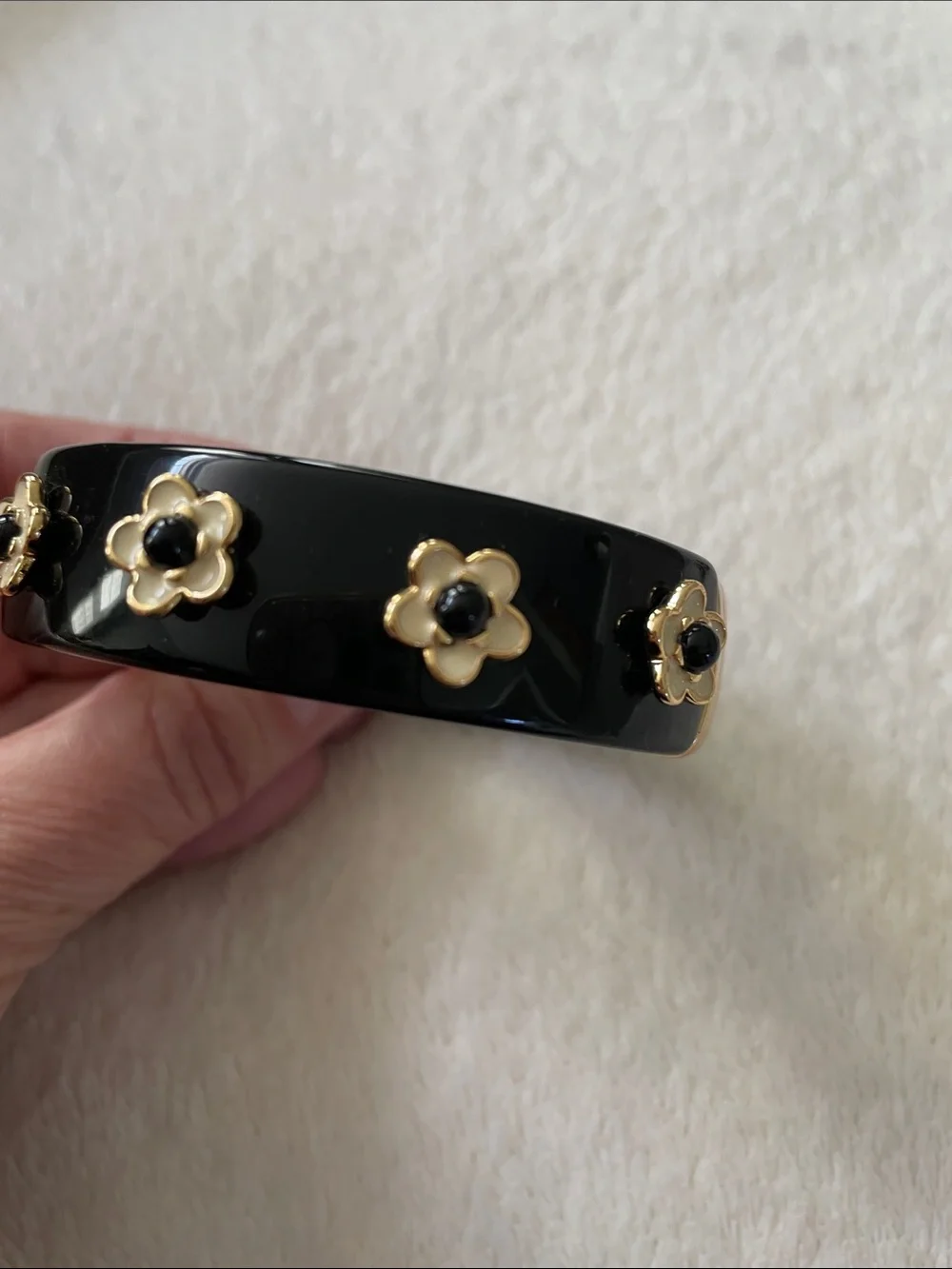 Kate Spade magnetic hinged daisy bracelet and matching earrings - Picture 7 of 9